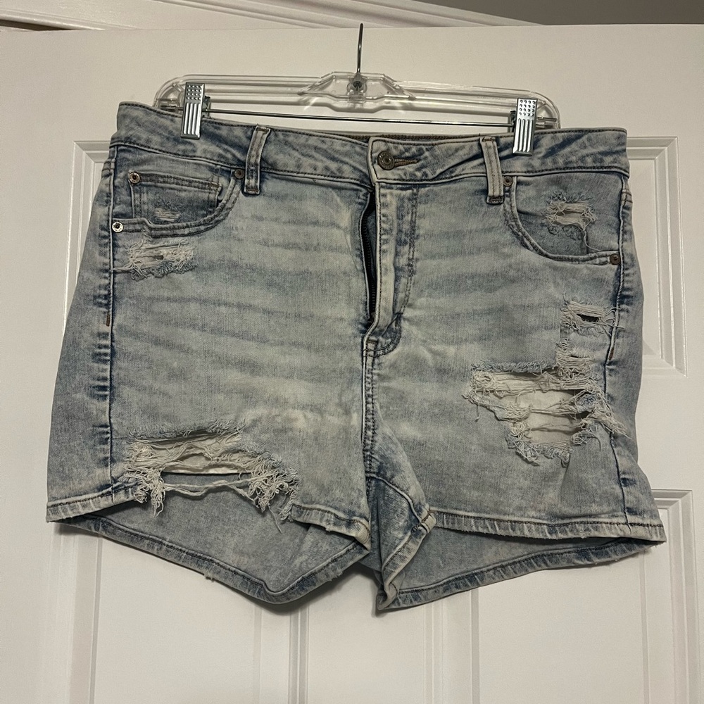American Eagle Light Blue Distressed Stretch Jean Shorts, size 16
